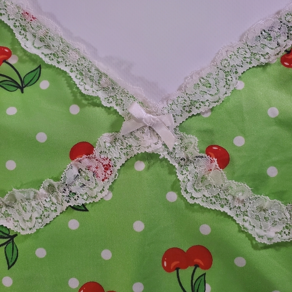 2395 * Unbranded Cherry Print Cropped Cami Tank Green Red Size Unknown - Picture 2 of 5